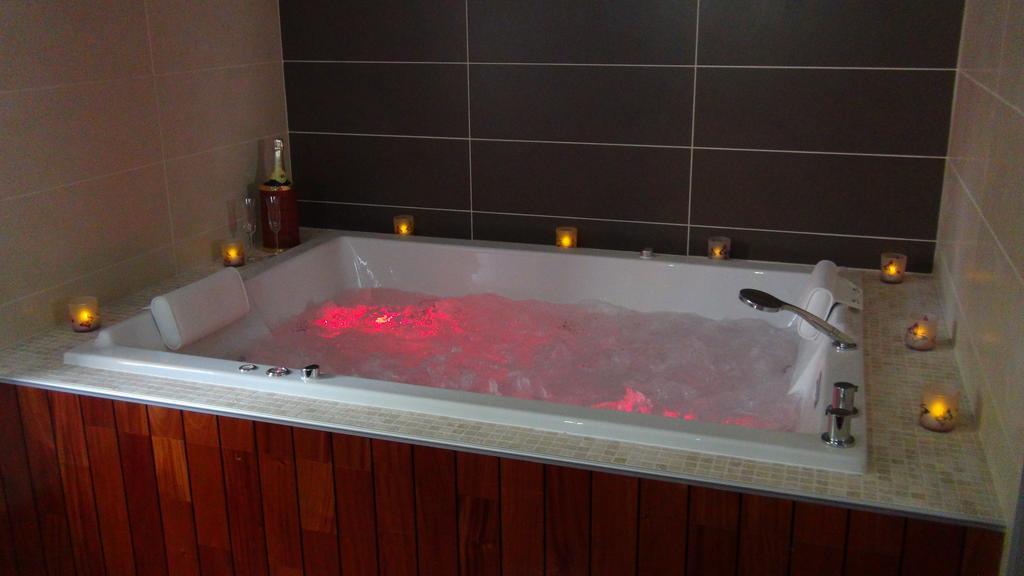 Le Clos Des Tilleuls La Vendelee Номер фото